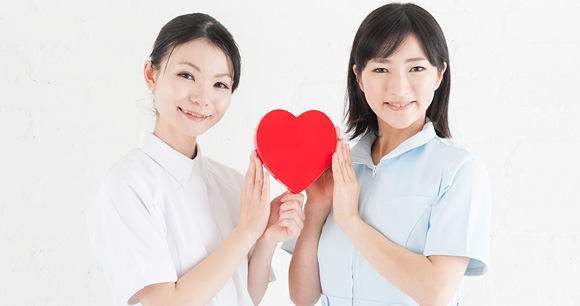 インプラントの保険適用 | 女性歯科衛生士2人